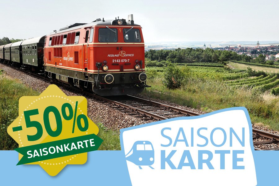 Lokomotive des Reblaus Express mit Retz im Hintergrund