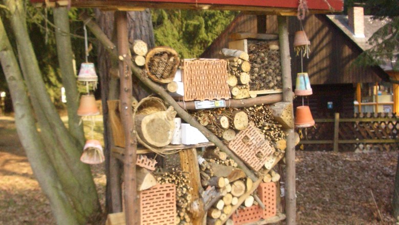 Insektenhotel gebaut beim Ferienspiel im Naturpark, © Naturpark Geras